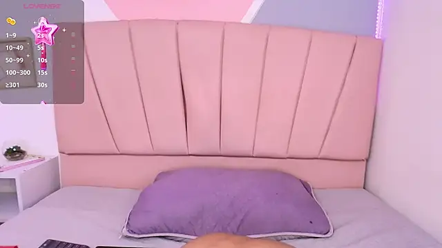 Missslunaa online show from January 14, 7:00 pm