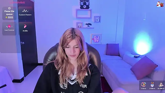 Nora Vennucci online show from February 21, 10:15 pm