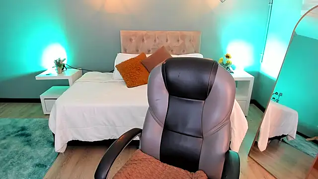 Nora Vennucci online show from September 11, 7:36 pm