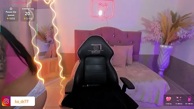 kendra tay online show from February 18, 3:02 am