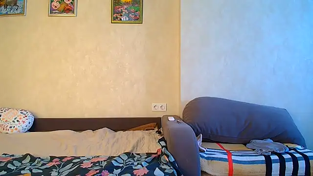 Snapshot of Brionia chatting on June 27, 5:56 am Brionia online show from June 27, 5:56 am