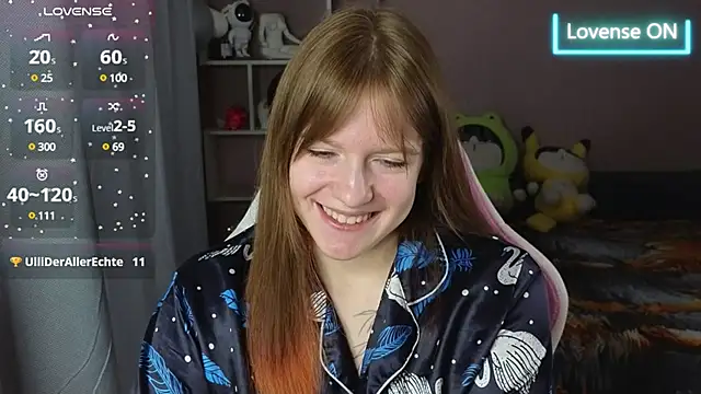 Snapshot of CassieJuice69 chatting on February 17, 10:25 pm CassieJuice69 online show from February 17, 10:25 pm