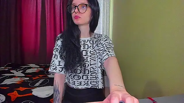 Hi Kitti online show from March 11, 6:53 am