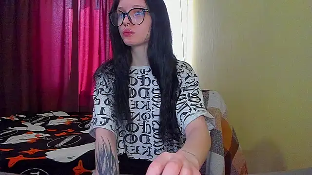 Hi Kitti online show from March 13, 5:11 am