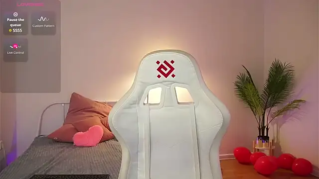 Snapshot of tender_babyy chatting on March 6, 11:36 am tender babyy online show from March 6, 11:36 am