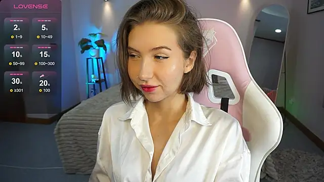 Snapshot of LinaSiren chatting on January 13, 3:12 am LinaSiren online show from January 13, 3:12 am