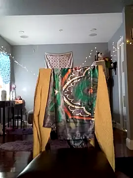 Snapshot of ebonycatlisaaaalime chatting on January 20, 1:32 pm ebonycatlisaaaalime online show from January 20, 1:32 pm