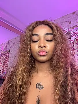 Snapshot of pamela_west chatting on February 6, 8:23 pm pamela west online show from February 6, 8:23 pm