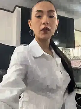 Amy Kiitty  online show from April 7, 2:06 pm