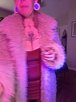 GoldieBakeman online show from October 31, 6:42 pm