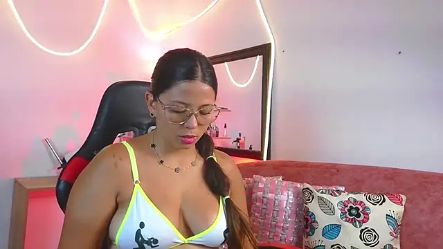 Snapshot of Megaan_Greey chatting on July 11, 11:39 pm Megaan Greey online show from July 11, 11:39 pm