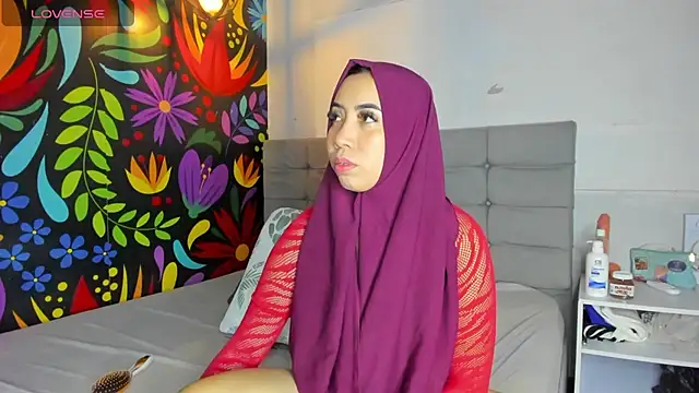 Sweet hot mia online show from February 13, 7:42 pm