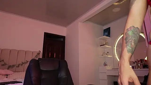 Snapshot of tammylee_ chatting on December 20, 4:08 am tammylee online show from December 20, 4:08 am