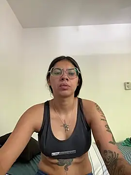 Argentiiniita online show from February 3, 2:24 pm