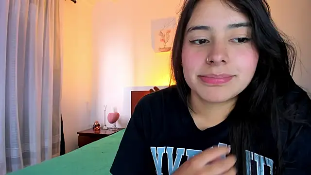 Snapshot of GabyButtler1 chatting on March 3, 8:32 pm GabyButtler1 online show from March 3, 8:32 pm