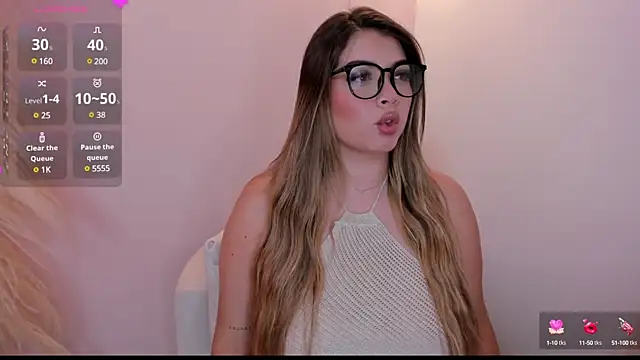 thaliafox  online show from January 9, 11:45 pm