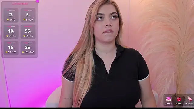 thaliafox  online show from March 15, 7:42 am