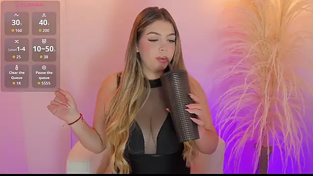 thaliafox  online show from September 24, 7:39 pm