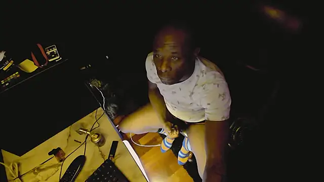 Snapshot of Pressure69mee chatting on February 6, 3:16 am Pressure69mee online show from February 6, 3:16 am