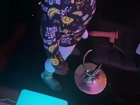 Snapshot of Pressure69mee chatting on February 14, 5:25 pm Pressure69mee online show from February 14, 5:25 pm