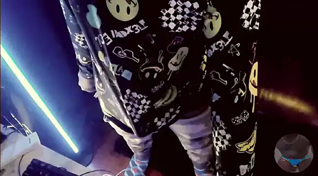 Snapshot of Pressure69mee chatting on February 24, 8:14 pm Pressure69mee online show from February 24, 8:14 pm