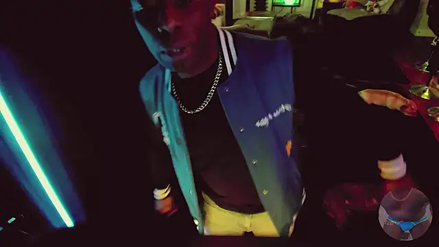 Snapshot of Pressure69mee chatting on February 26, 9:05 pm Pressure69mee online show from February 26, 9:05 pm