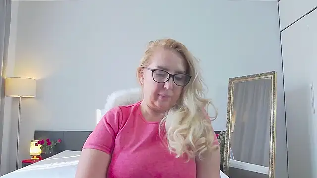 Snapshot of MariaRichi_ chatting on February 9, 12:52 pm MariaRichi online show from February 9, 12:52 pm