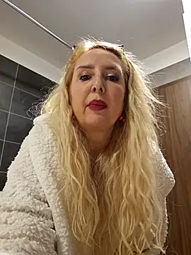 Snapshot of MariaRichi_ chatting on February 21, 7:10 pm MariaRichi online show from February 21, 7:10 pm