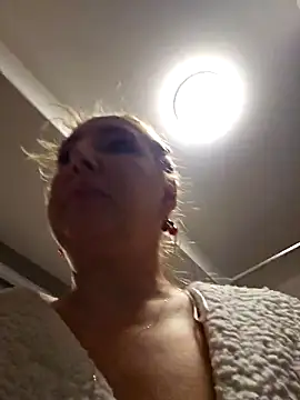 Snapshot of MariaRichi_ chatting on February 22, 8:40 am MariaRichi online show from February 22, 8:40 am