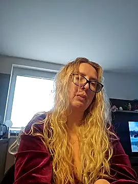 Snapshot of MariaRichi_ chatting on February 25, 6:58 am MariaRichi online show from February 25, 6:58 am