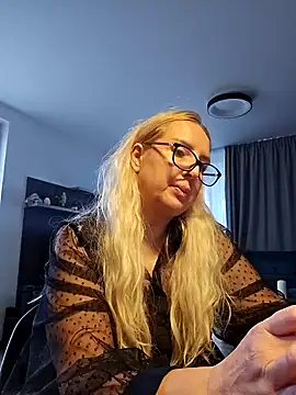 Snapshot of MariaRichi_ chatting on February 26, 7:20 am MariaRichi online show from February 26, 7:20 am