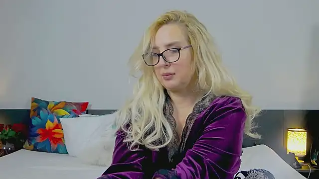 Snapshot of MariaRichi_ chatting on February 27, 4:10 pm MariaRichi online show from February 27, 4:10 pm