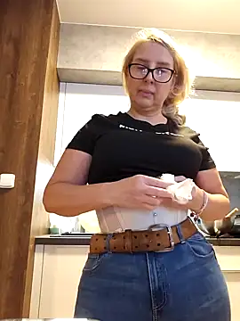 Snapshot of MariaRichi_ chatting on March 1, 6:46 am MariaRichi online show from March 1, 6:46 am