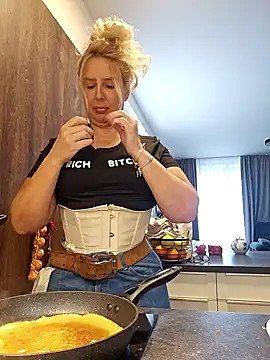 Snapshot of MariaRichi_ chatting on March 1, 9:51 am MariaRichi online show from March 1, 9:51 am