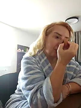 Snapshot of MariaRichi_ chatting on March 6, 7:25 am MariaRichi online show from March 6, 7:25 am