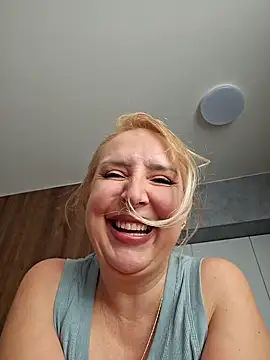 Snapshot of MariaRichi_ chatting on March 6, 10:52 am MariaRichi online show from March 6, 10:52 am