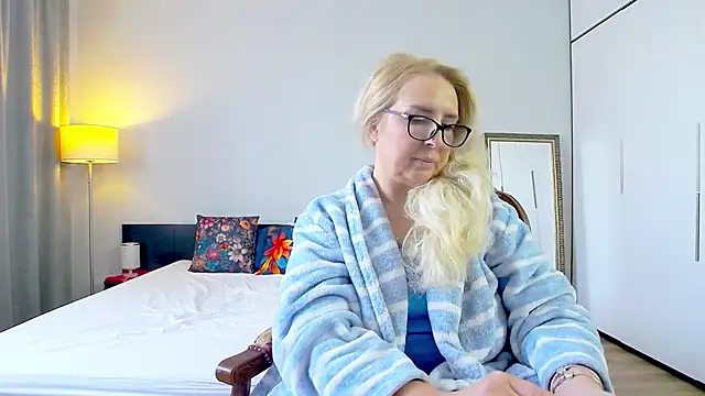 Snapshot of MariaRichi_ chatting on March 7, 9:18 am MariaRichi online show from March 7, 9:18 am