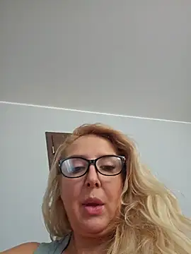 Snapshot of MariaRichi_ chatting on March 15, 10:57 am MariaRichi online show from March 15, 10:57 am