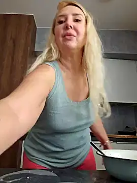 Snapshot of MariaRichi_ chatting on March 19, 10:44 am MariaRichi online show from March 19, 10:44 am