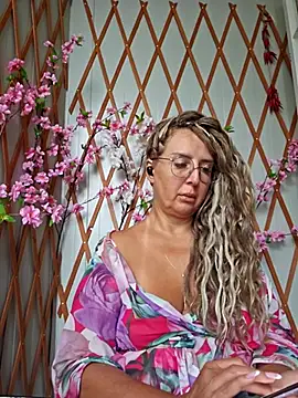 Snapshot of MariaRichi_ chatting on September 23, 7:22 am MariaRichi online show from September 23, 7:22 am