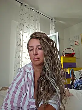 Snapshot of MariaRichi_ chatting on October 1, 7:58 am MariaRichi online show from October 1, 7:58 am