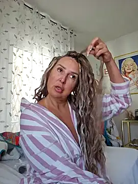 Snapshot of MariaRichi_ chatting on October 3, 7:16 am MariaRichi online show from October 3, 7:16 am