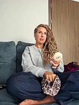 Snapshot of MariaRichi_ chatting on October 7, 8:33 am MariaRichi online show from October 7, 8:33 am