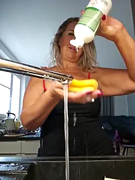 Snapshot of MariaRichi_ chatting on October 12, 7:40 am MariaRichi online show from October 12, 7:40 am