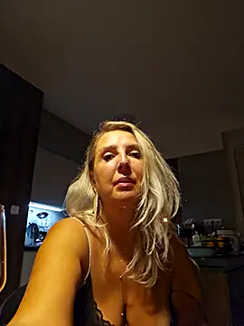 Snapshot of MariaRichi_ chatting on October 13, 7:58 pm MariaRichi online show from October 13, 7:58 pm