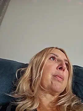 Snapshot of MariaRichi_ chatting on November 1, 7:32 am MariaRichi online show from November 1, 7:32 am