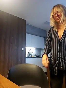 Snapshot of MariaRichi_ chatting on November 2, 7:33 am MariaRichi online show from November 2, 7:33 am