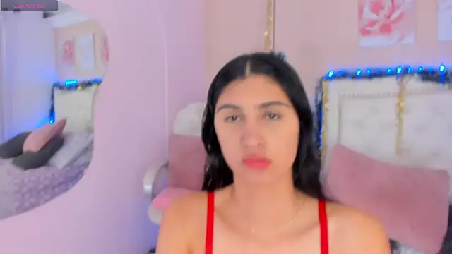 Snapshot of Ashley_Evans18 chatting on December 21, 11:33 am Ashley Evans18 online show from December 21, 11:33 am