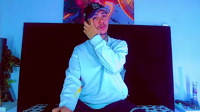 HannibalLester online show from November 18, 4:39 am