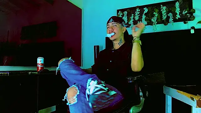 HannibalLester online show from March 26, 3:45 am